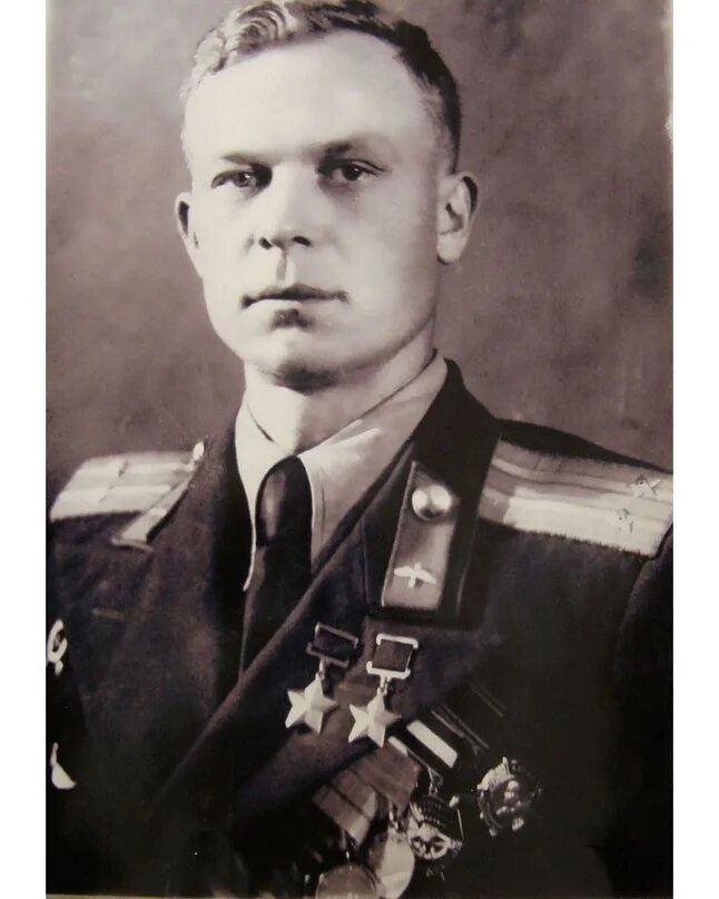 Герой советского союза летчик долматов. Герой советского союза летчик долматов. Герой советского союза летчик долматов. Железнодорожники герои советского союза. Генерал федоров.