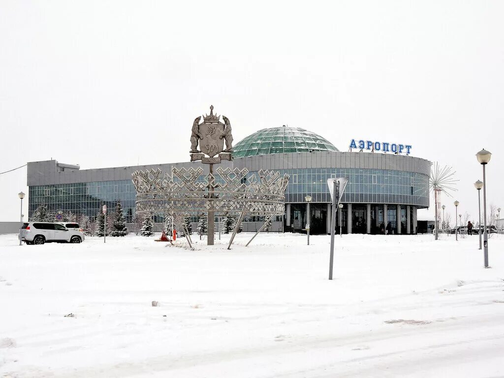 Салехард красноярск. Аэропорт Салехард. Город Салехард аэропорт. Ямал аэропорт Салехард. Салехард здание аэропорта.