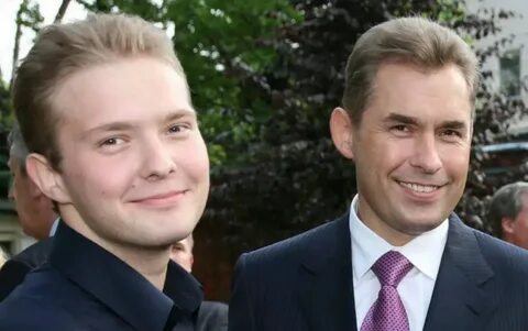 Сын получил два