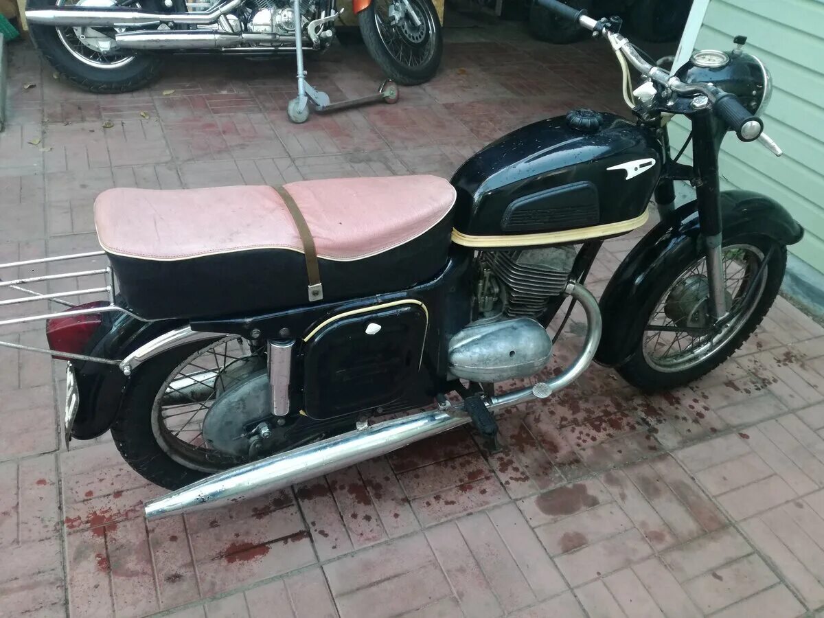 Магазин ковровец в брянске бежица. Брянск переулок металлистов 6 ковровец. Магазин ковровец в брянске. Брянск улица фокина 1 ковровец. Ковровский музей мотоциклов.