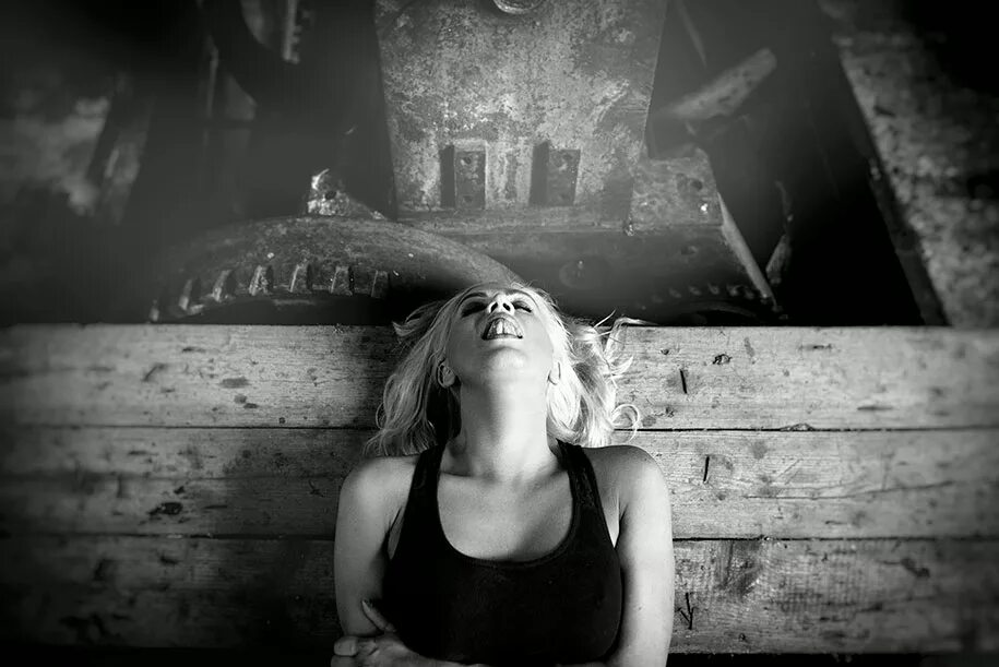 Наслаждение сумасшедшей. Наслаждение сумасшедшей. Счастливая девушка. Наслаждение сумасшедшей. Толстый мужик ест макароны.