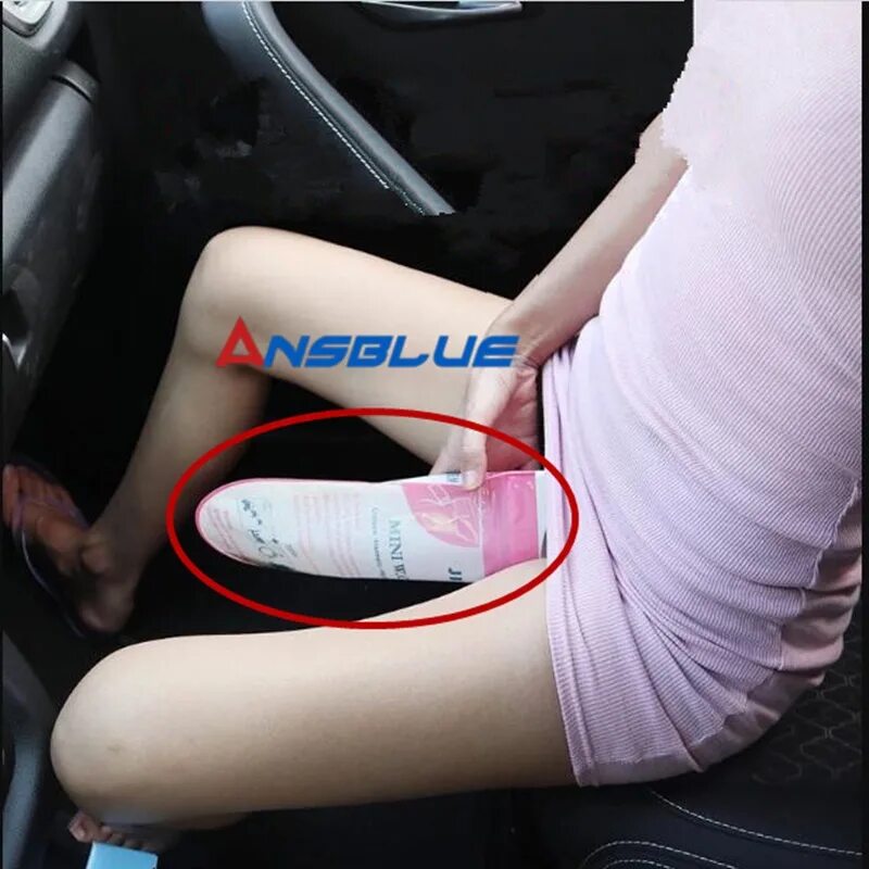 Женщина писает в машине. Женщина писает в машине. Пописала около машины. Писает возле машины. Писает возле машины.