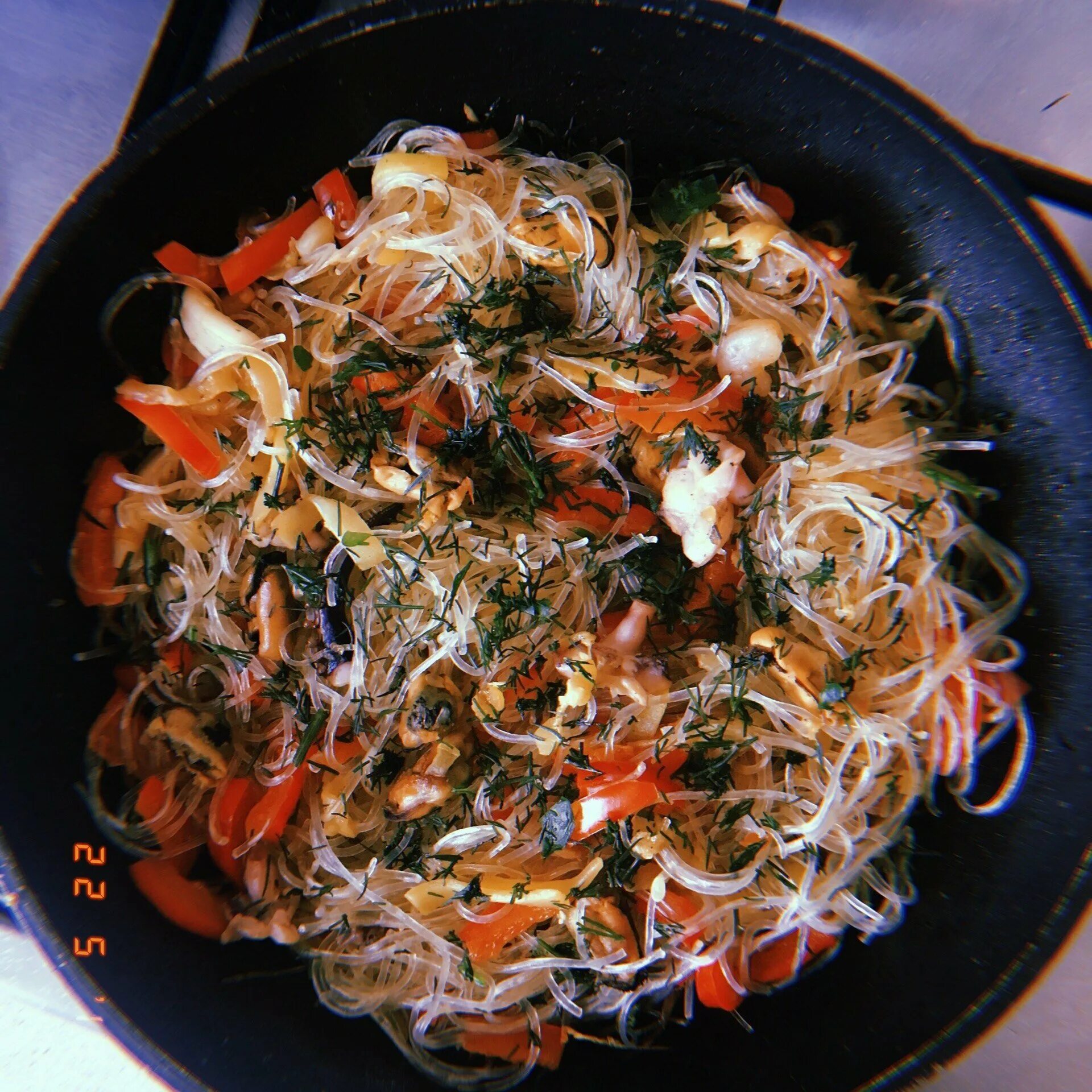 Фунчоза со свининой и овощами на сковороде. Дунганская фунчоза. фунчоза гоар. сет вок фунчоза. фунчоза соевая.