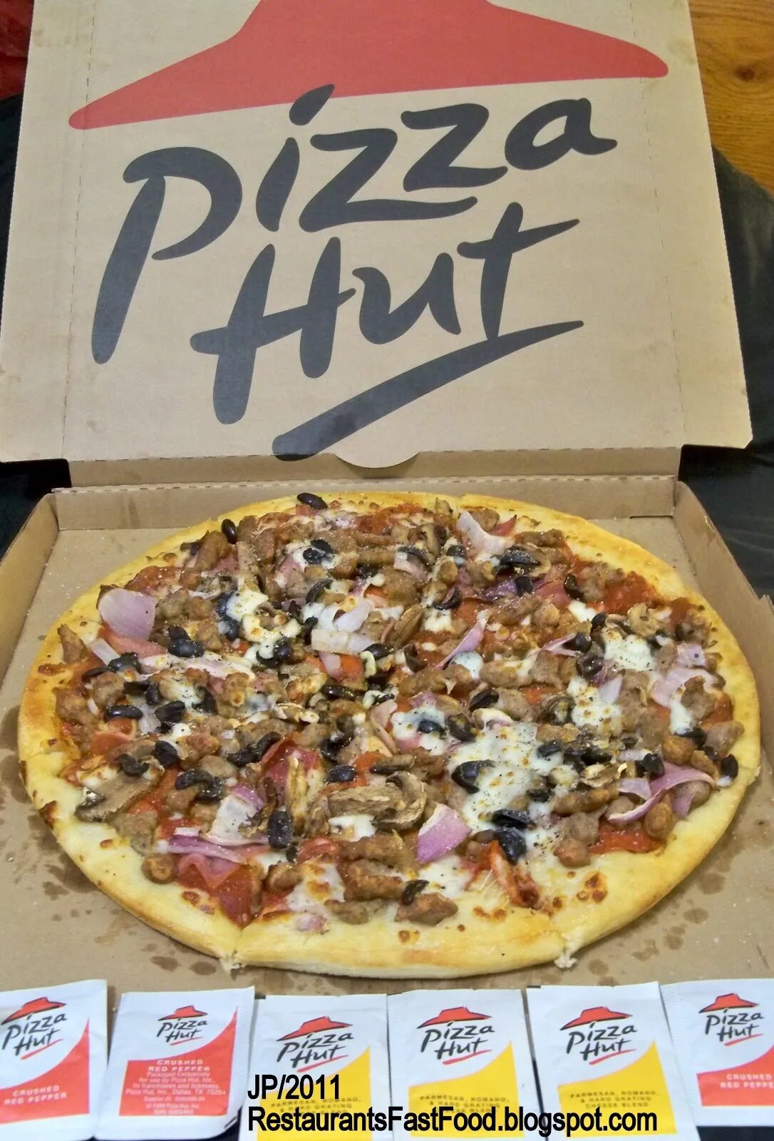 Пицца хат заказ. Пицца хат. Pizza Hut пицца. Pizza Hut в США. Пицца хат в Америке.