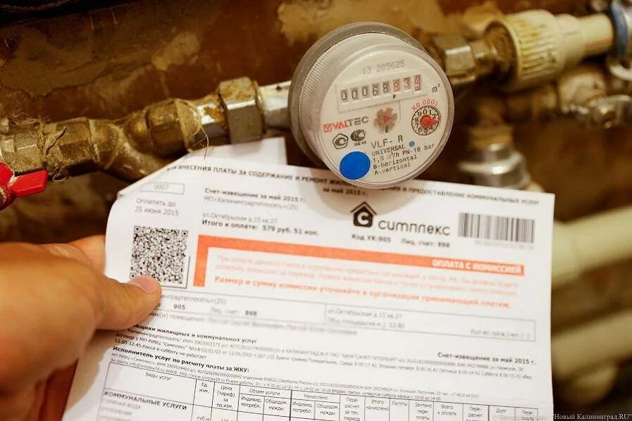 Как передаются показания счетчика на воду какие цифры. По каким цифрам снимать показания счетчика воды. Счётчик воды холодной и горячей воды. Передача данных приборов учета. Какие цифры с водяного счетчика передавать в показания.