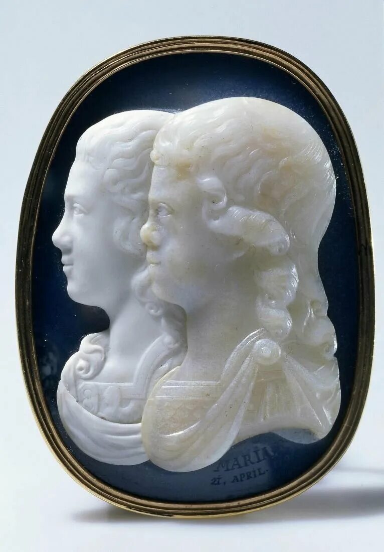 Камея эрмитаж. Екатерина ii камеи. эрмитаж камеи екатерины 2. мария фёдоровна портретная камея. камея минерва екатерина 2 автор.