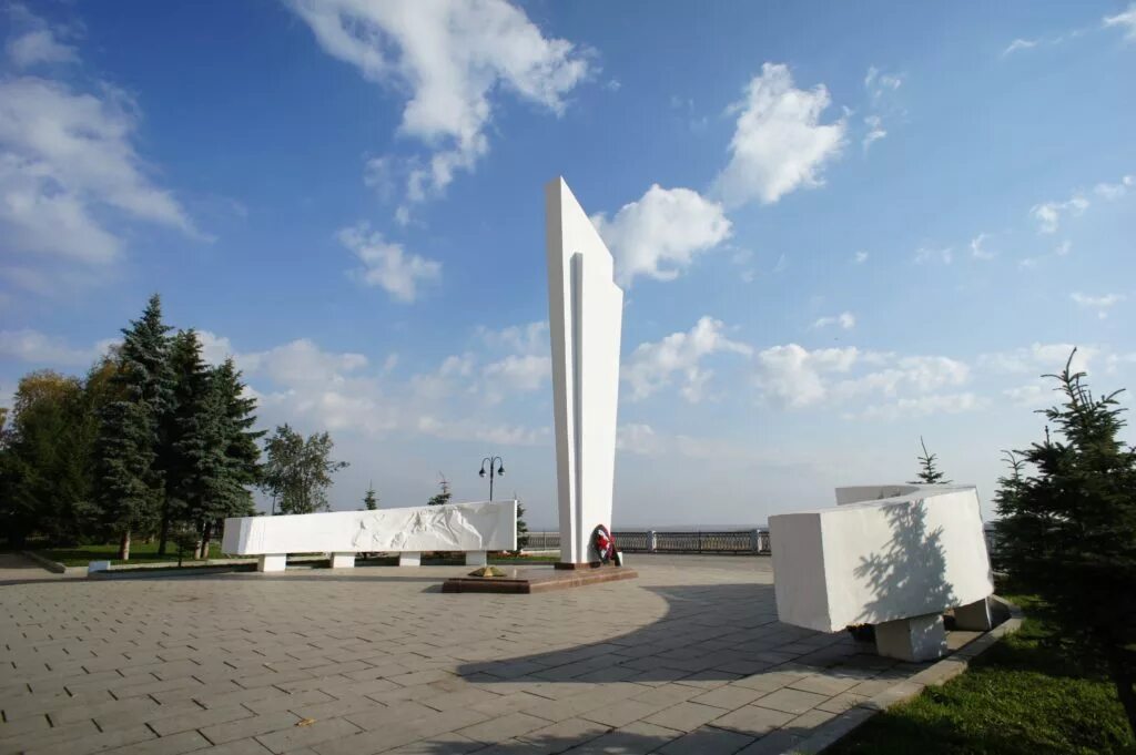 огонь киров. мемориал «вечный огонь» (на набережной грина). огонь киров. мемориальный комплекс вечный огонь киров. вечный огонь обелиск в кирове на набережной.