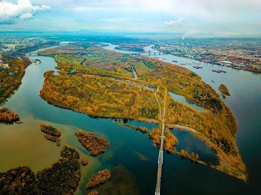 Остров Татышев Красноярск. Татищев остров Красноярск. Татышев парк Красноярск. Остров Татышева Красноярск с высоты.