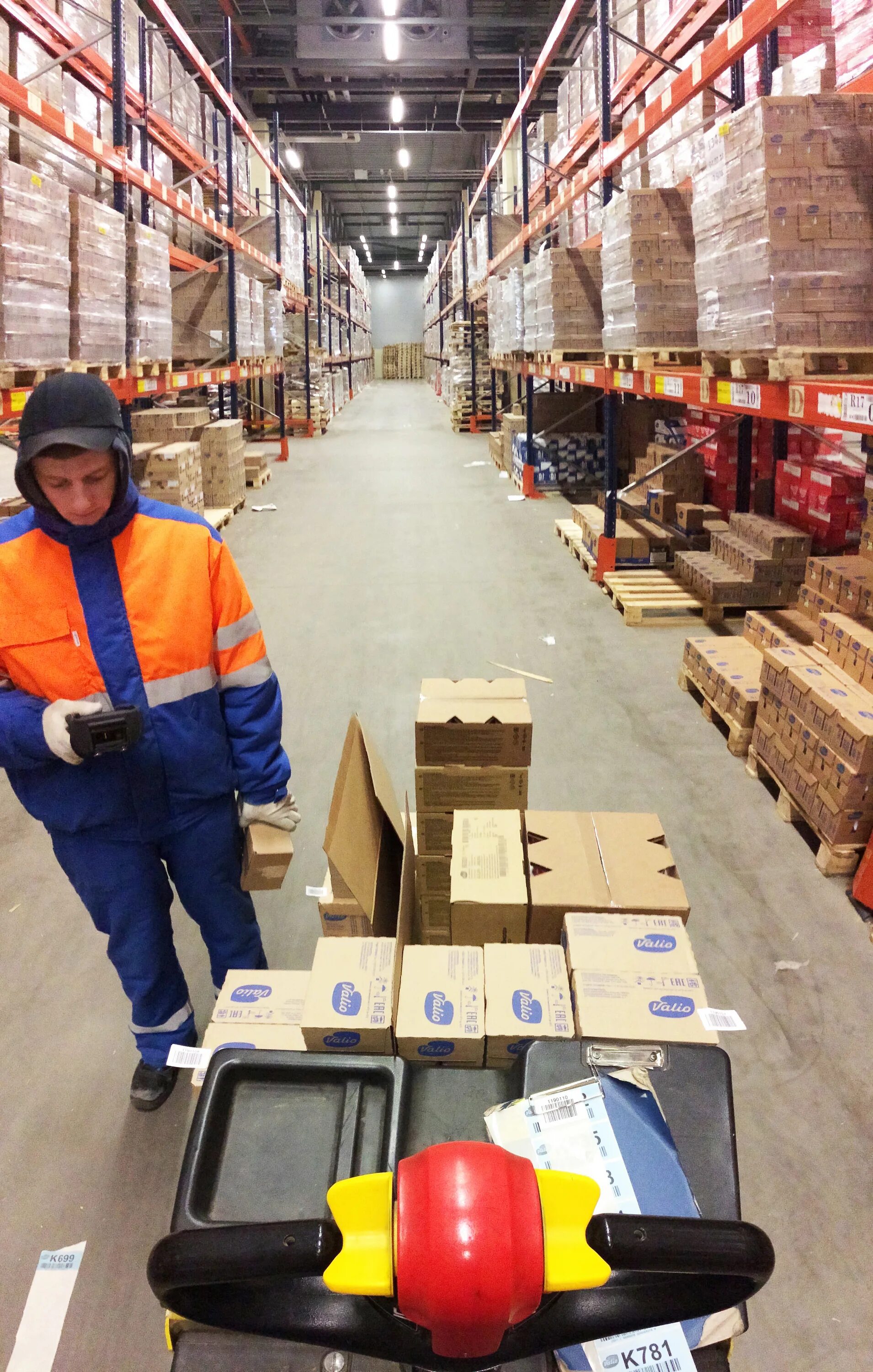 комплектовщик вахта. услуги грузчиков. грузчик на склад. кладовщик-комплектовщик. склад яндекс маркет.