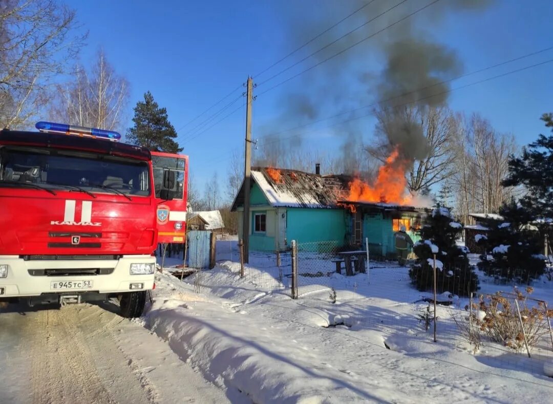 Аварийная новгородской области. Пожар Крестцы. Пожар в Новгородской области деревня Пикалиха. ДТП В Солецком районе Новгородской области. Пожары в Хвойной Новгородской.