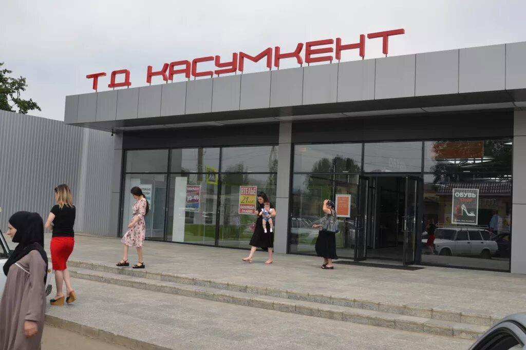 На аллее по ул. Мира с. Касумкент продолжаются работы по озеленению и благоустро