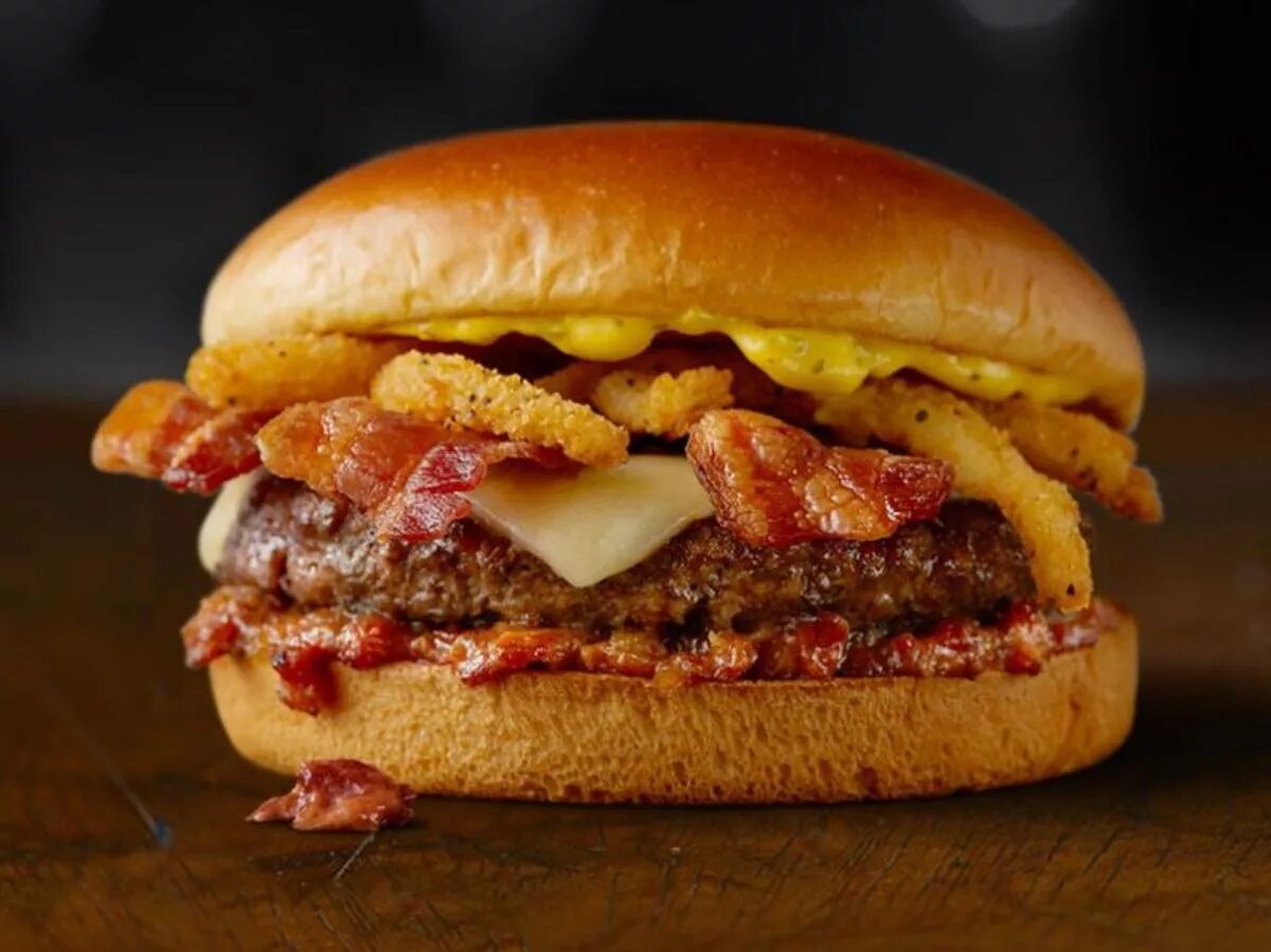 Чикен бекон макдоналдс. Бекон макдональдс. Биг мак бекон томат салат. Макдональдс биг мак бекон. Роял бекон макдональдс.