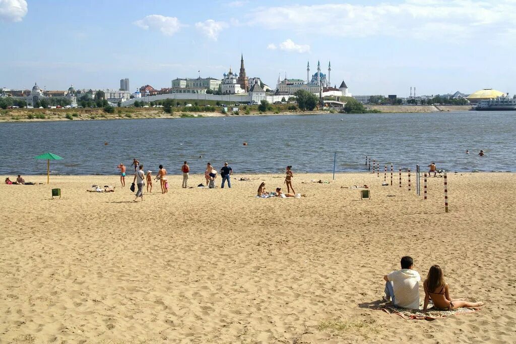 Пляж нижнее Заречье Казань. Пляж Локомотив Казань. Пляж молодежный центр Казань. Пляж Кырлай в Казани. Каким будет лето татарстане