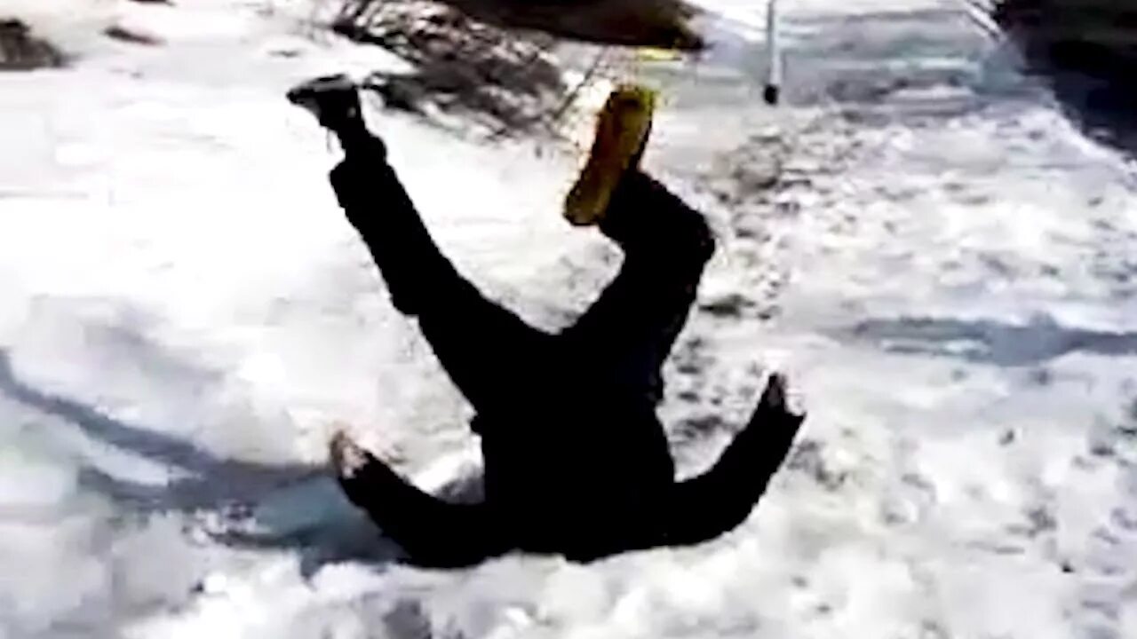 Катастрофа boeing 737 в казани. Видео про упавший. Подскальзывается на льду. Видео про упавший. Видео про упавший.