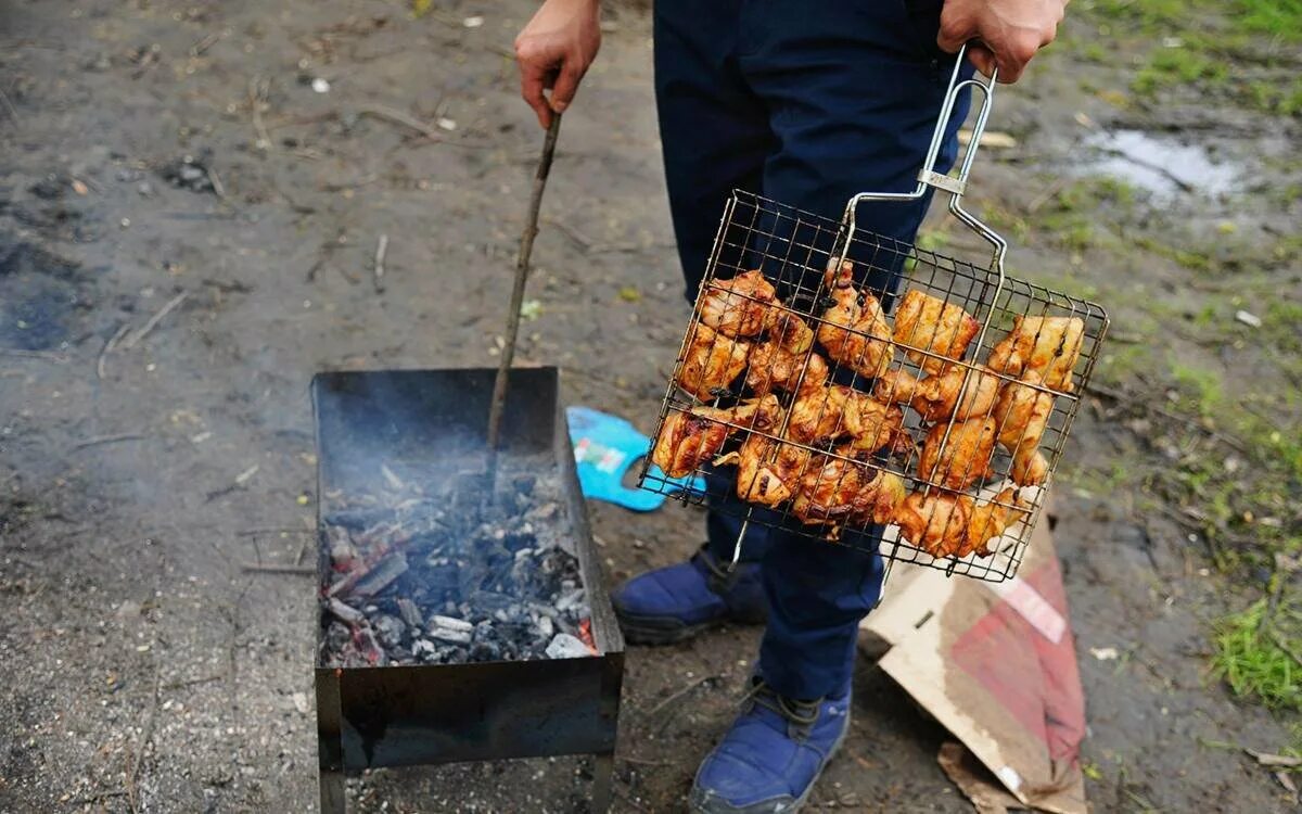 Шашлыки на природе. Майские шашлыки. Шашлык на мангале. Шашлык на природе фото.