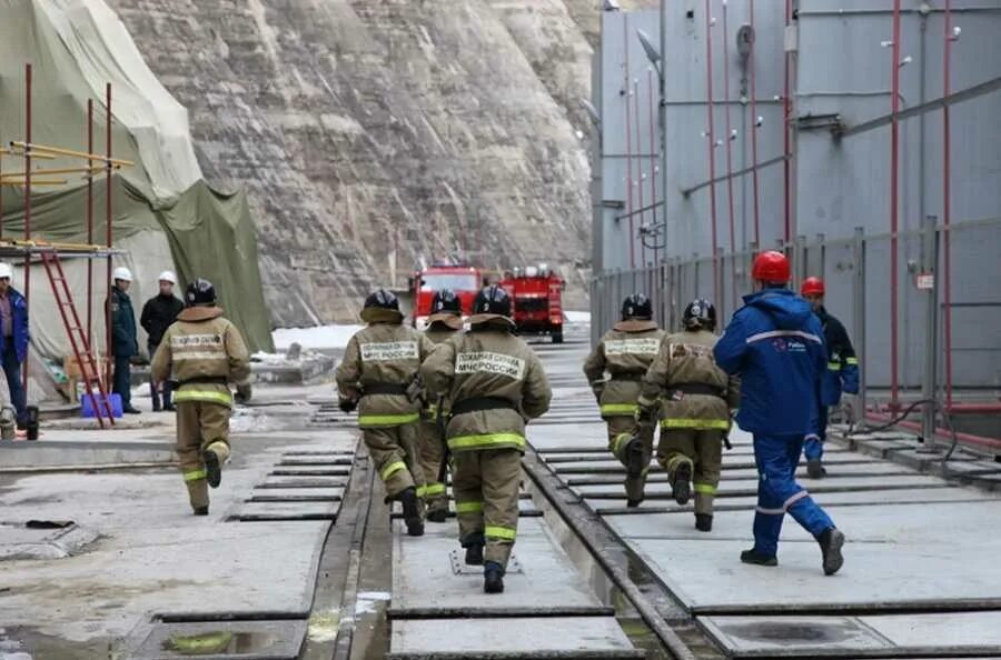 ЧС на Саяно-Шушенской ГЭС. Саяно Шушенская ГЭС МЧС. Саяно-Шушенская ГЭС авария 2009. Ликвидация Саяно Шушенская МЧС. Потенциально опасные гидродинамические сооружения