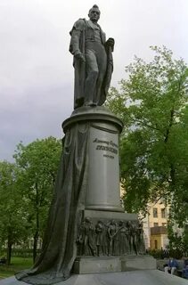 Памятник грибоедову