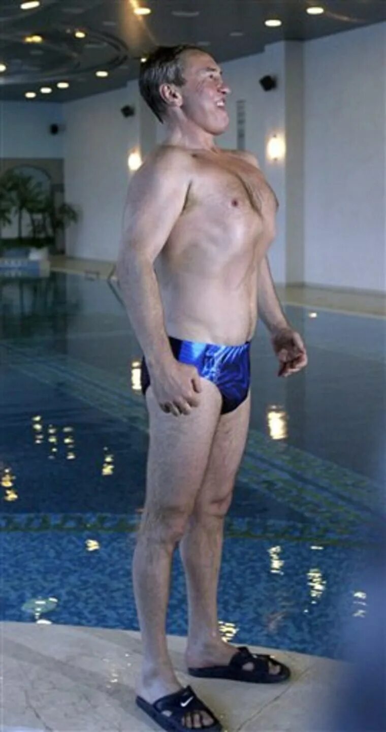 Дмитрий Медведев Голый
