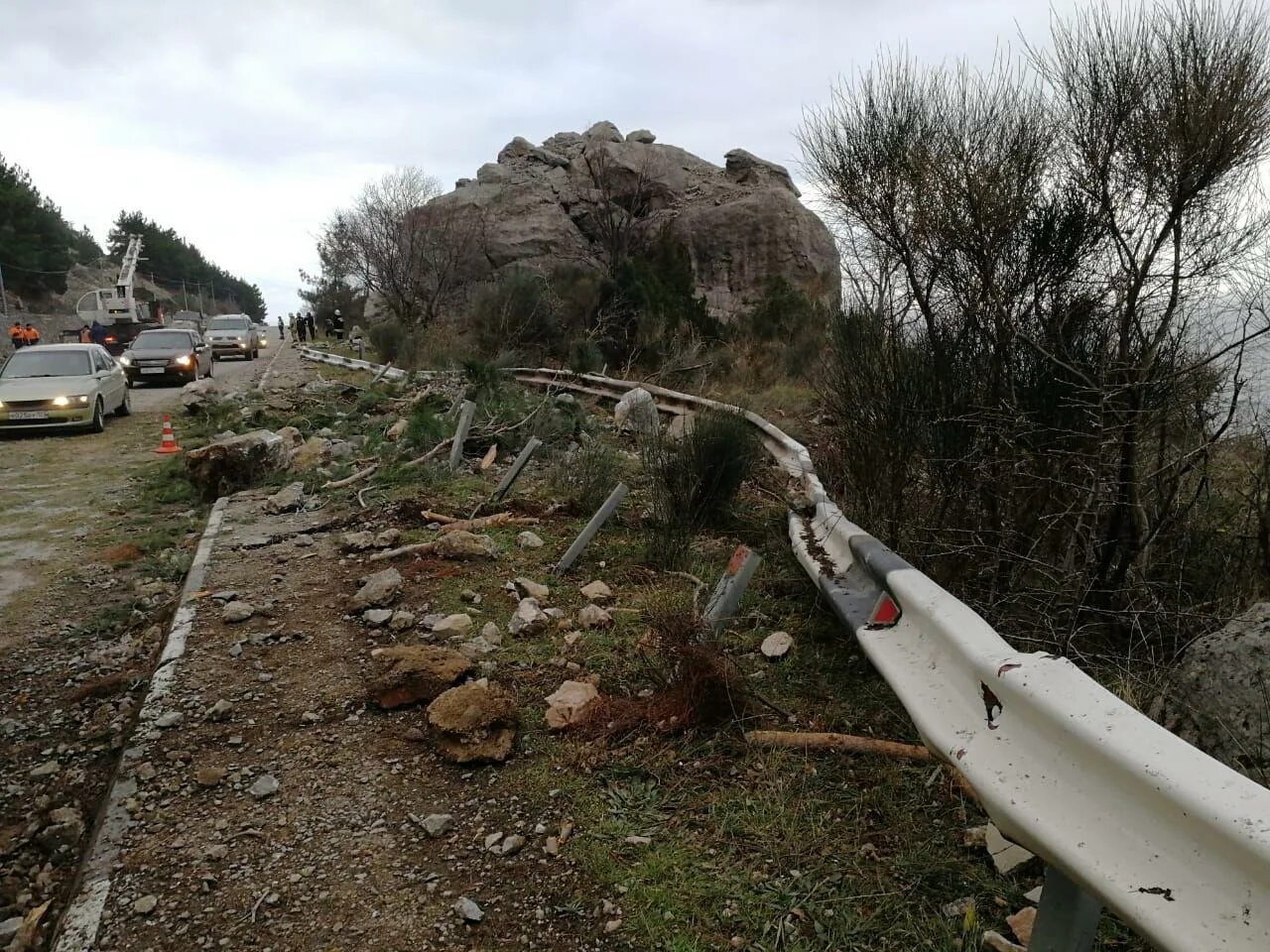 Оползень в сочи 2021. Оползень в крыму 2021. Обрушение берлинского моста в калининграде. Обвал сегодня. Обвал сегодня.