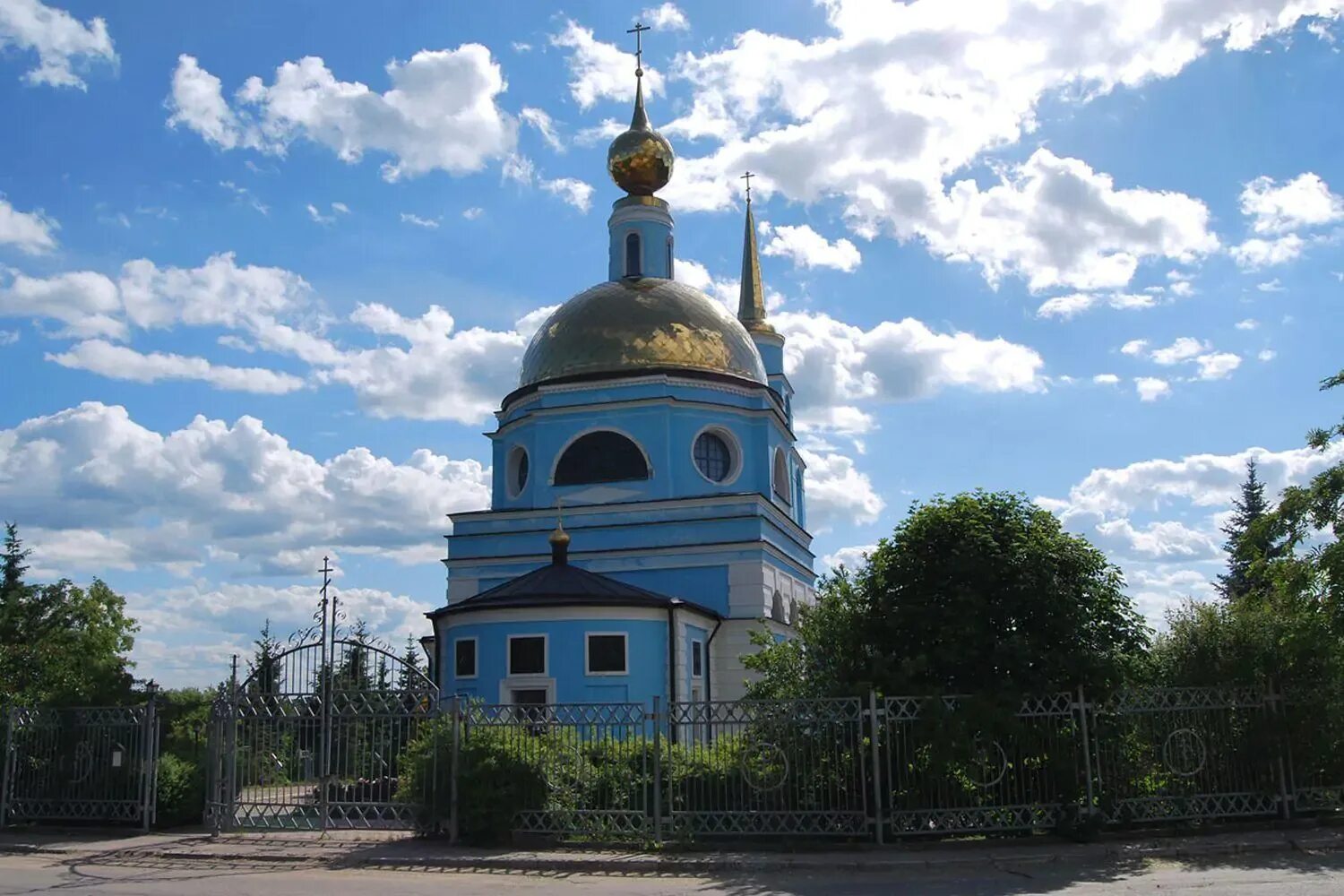 Город недельное. Храм Покрова недельное. Храм в недельном Калужской области. Село недельное Калужской области. Храм Покрова Пресвятой Богородицы Завьялово Искитимский.