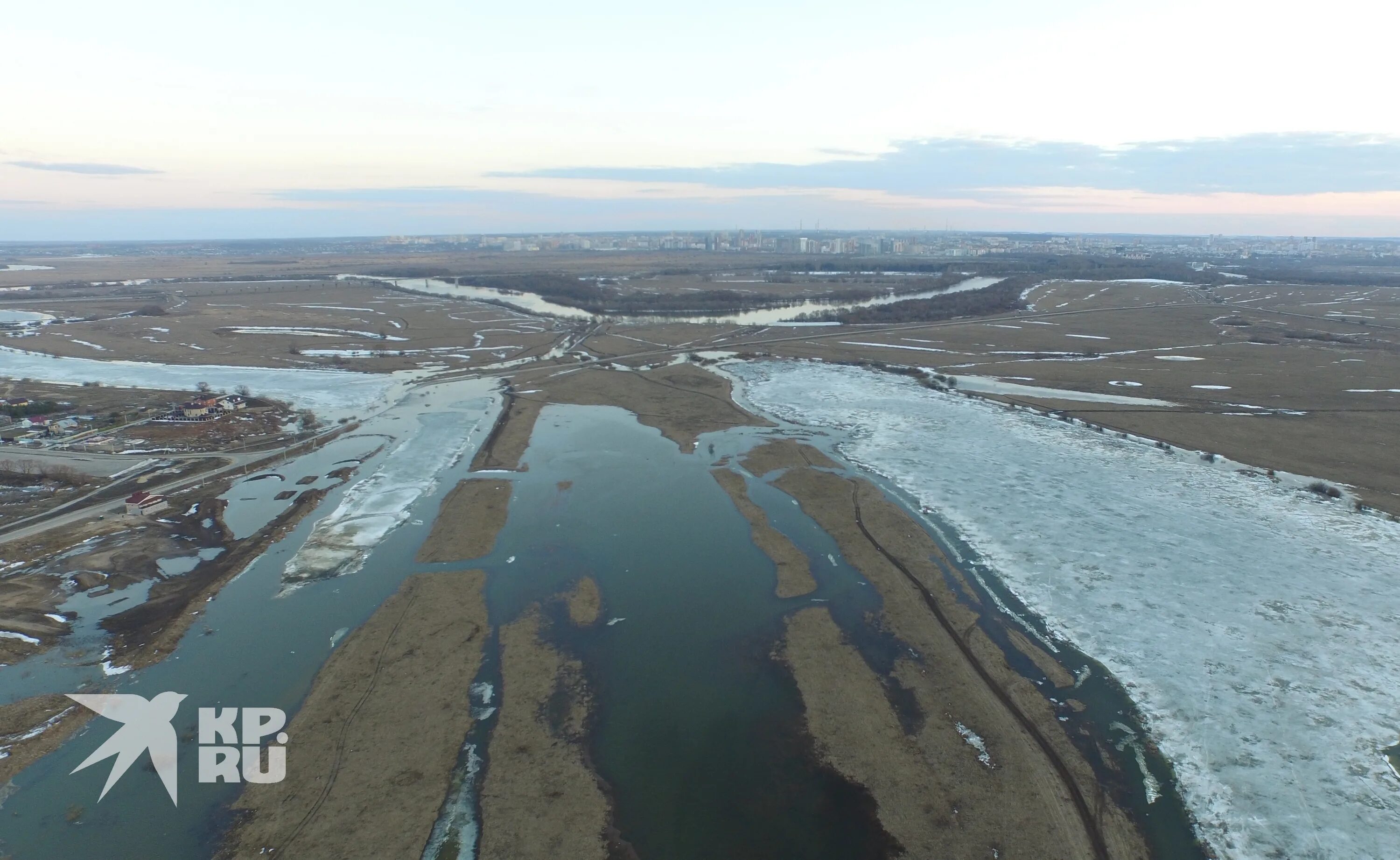 Уровень воды ока новинки. Разлив Оки 2021. Пойма Оки Рязань. Разлив Оки в Рязани 2023. Разлив Оки Белоомут.