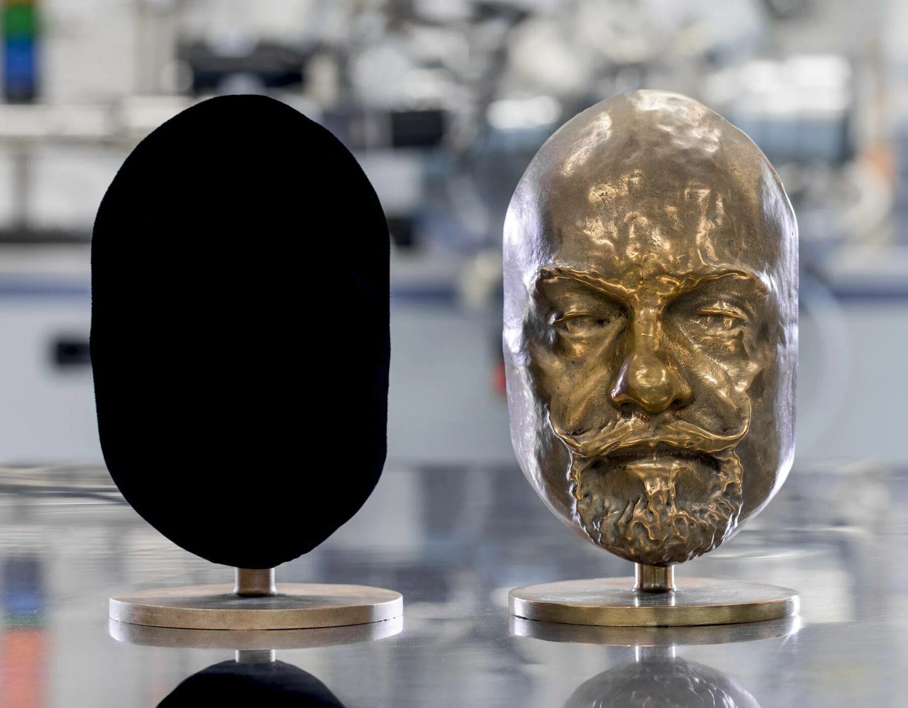 Ванта краски. Vantablack краска. самое черное вещество в мире vantablack. краска ванта блэк. материал вантаблэк.