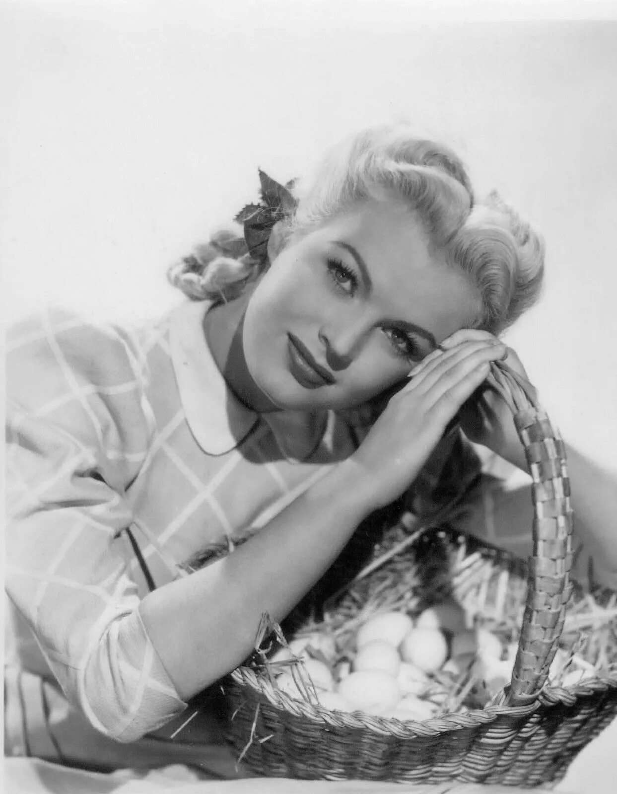 June haver. Мари Джун. Джун Флюэтт. Джун Торберн актриса. Джун работа