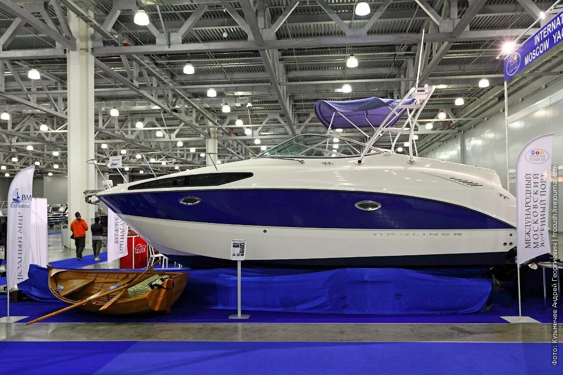 Галеон 325 htc. Выставка катера и яхты 2024. Выставка московское боут шоу крокус экспо. Выставка лодок в москве. Выставка катеров и яхт в москве в 2023.