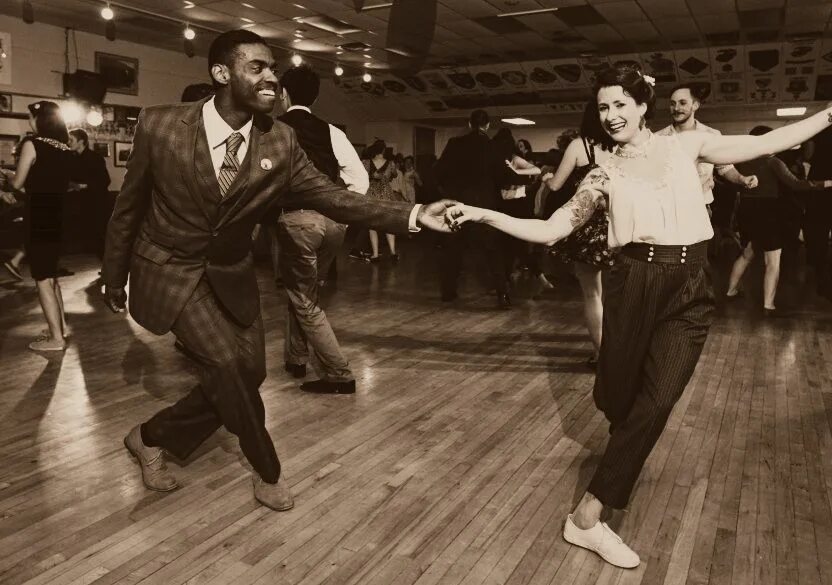 девушка танцует рок-н-ролл. танцы под рок н ролл. танцы твист буги-вуги. рок н ролл ссср 50е. твист 90х.