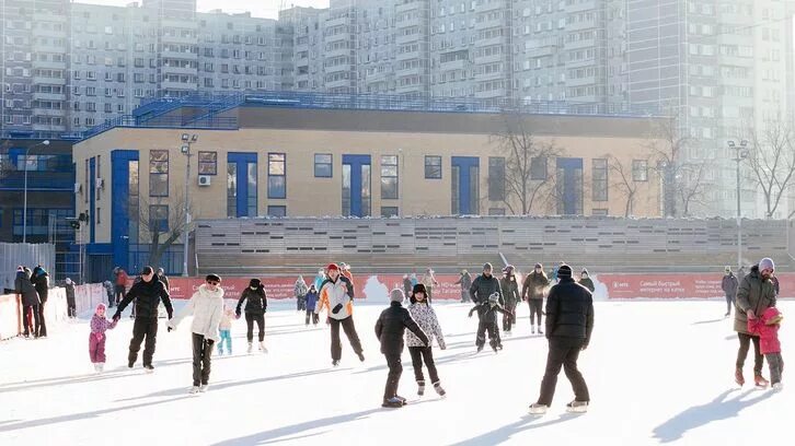 Таганский парк купить билет. Таганский парк каток. Каток сияние льда в Таганском парке. Каток электронный лед Таганский парк. Каток в Таганском парке.