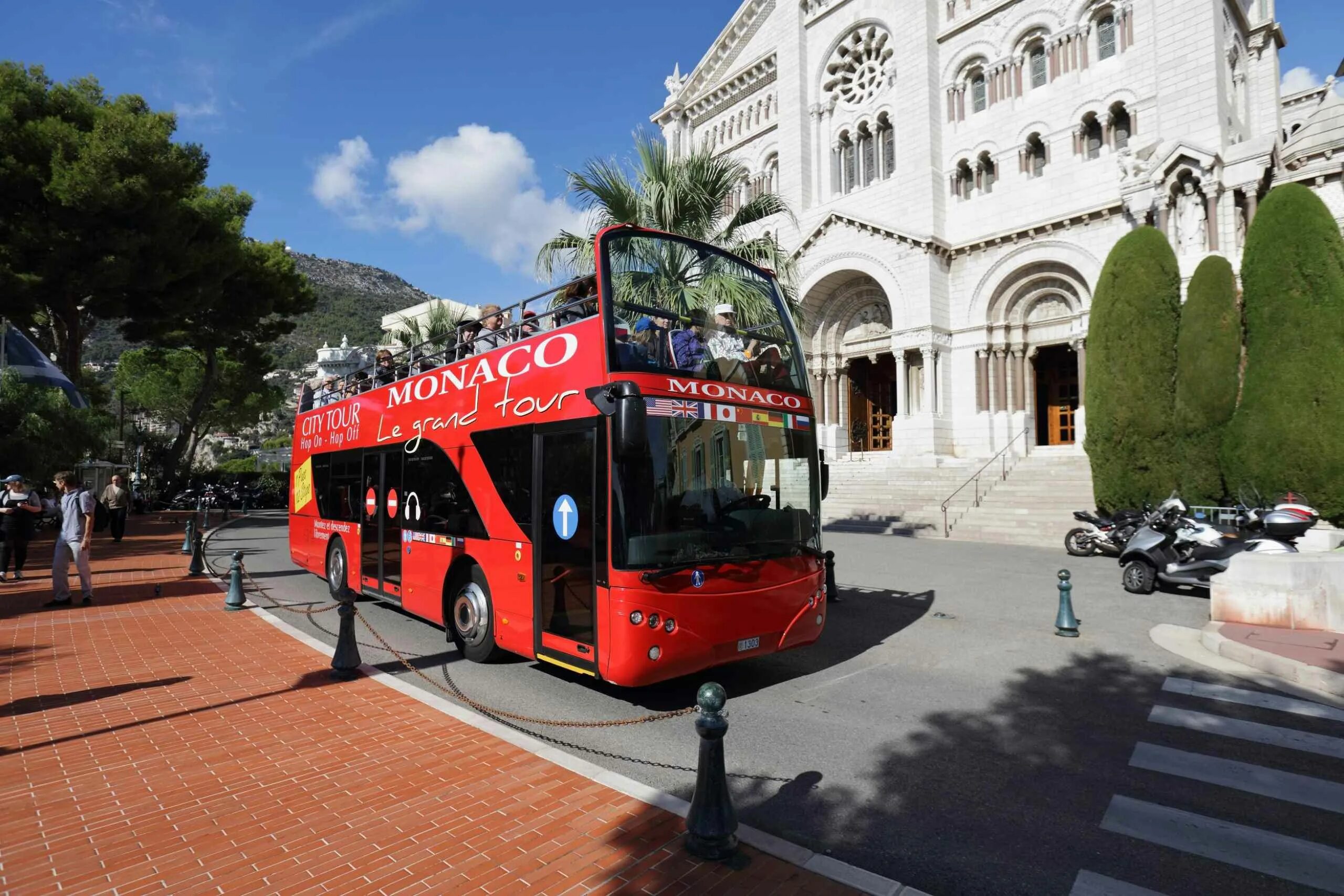 Автобусный тур в италию из минска. Автобус Монако. Транспорт Монако. Канны Ницца Монте Карло. Автовокзал в Монако.