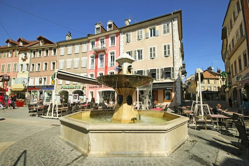 Вывеска gap. City gap. Город гап франция фото. City gap. Gap город.