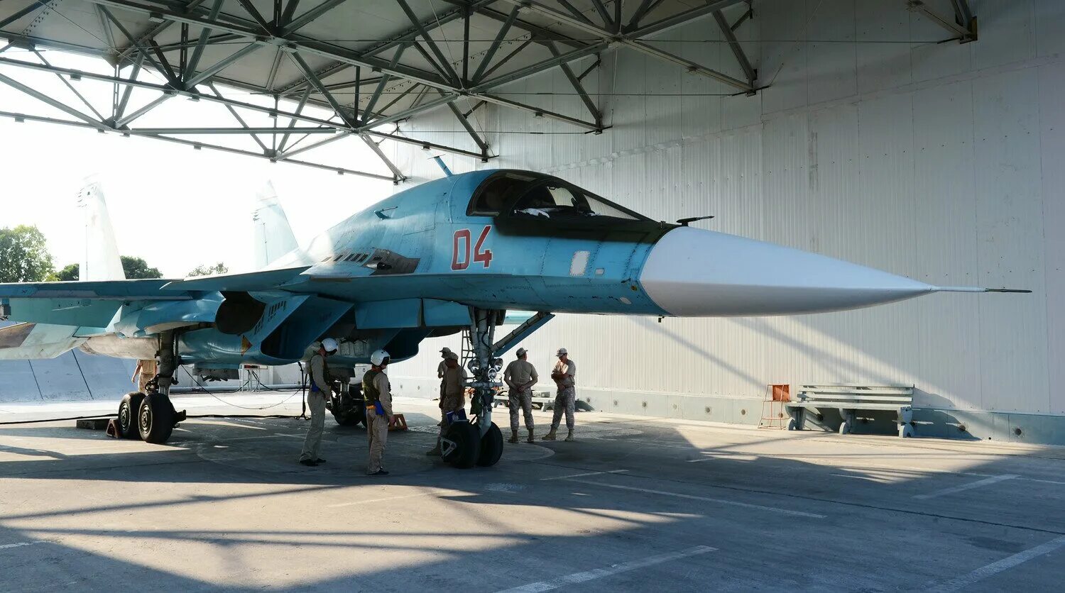 Су 34 аэродромы базирования. Макс 2021 истребитель русские витязи. Новая авиационная техника. Су 27 дозаправка. Самолёт су-35.