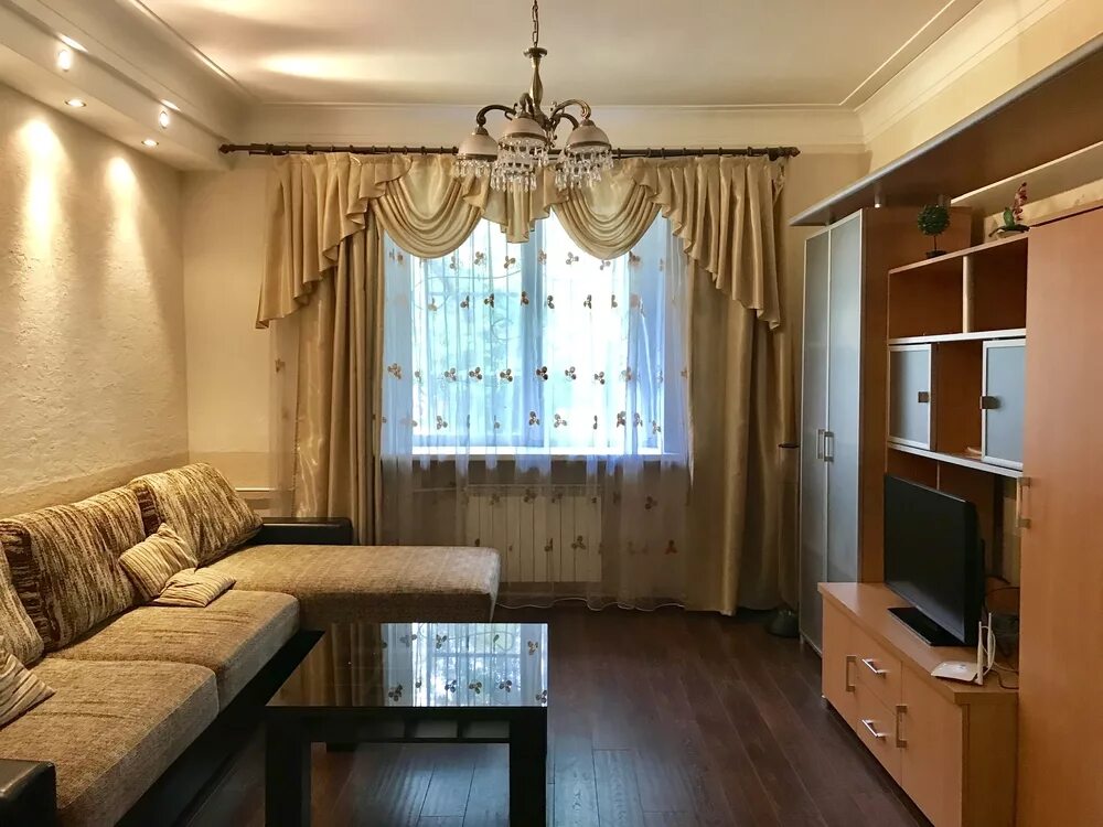 Квартира двухкомнатная в тольятти купить вторичка. Обставить двухкомнатную квартиру. Красиво обставить двухкомнатную квартиру. Обставить трехкомнатную квартиру. Комната в 3 комнатной квартире.