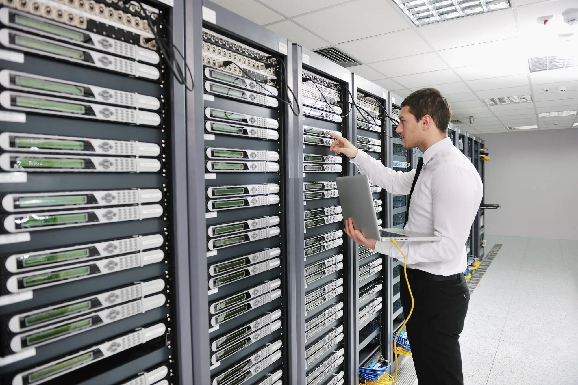Contact server