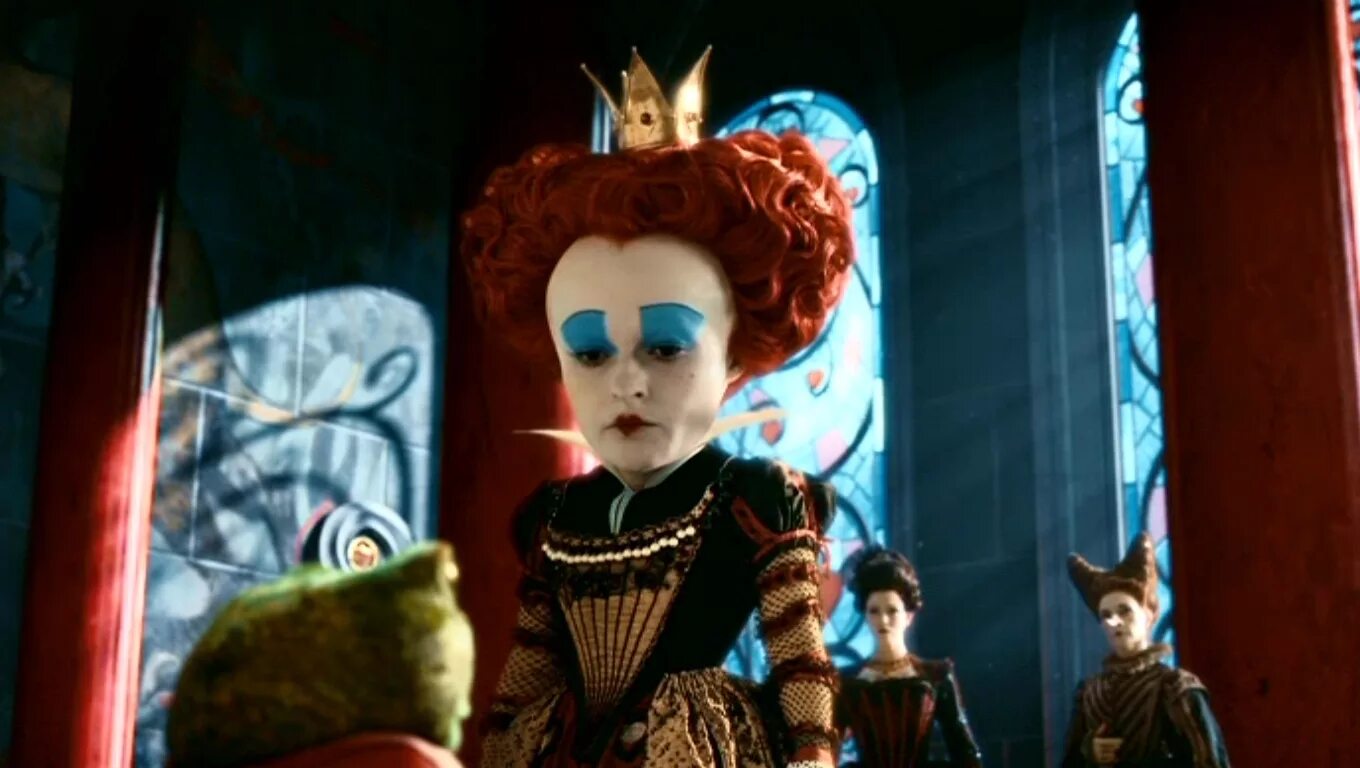 Алиса в стране чудес красная королева голову с плеч. Черная и белая королева алиса в зазеркалье. Кто съел королевский торт. Хелена бонем картер в фильме алиса в стране чудес. Кто из вас съем королевский торт.