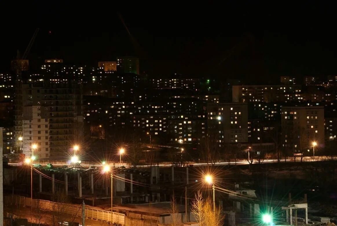 Набережная первоуральск вечер. Набережная первоуральск. Первоуральск ночью. Первоуральск ночью. Первоуральск шайба икц.