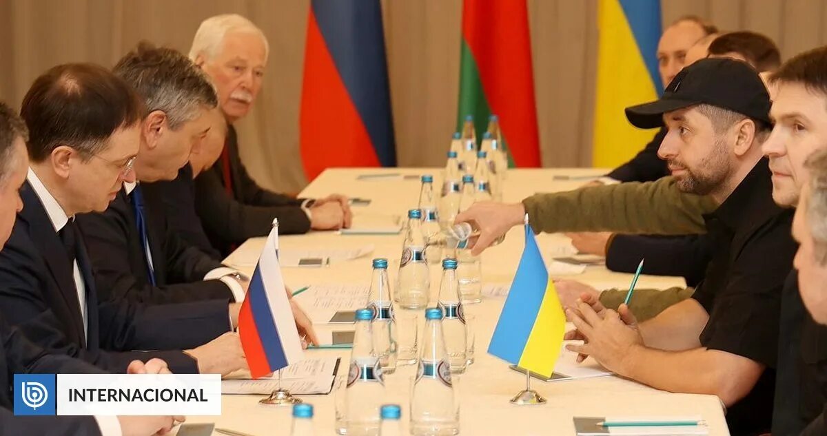 Следующий переговоры. Мирные переговоры. делегация украины на переговорах. переговоры россии и украины. представители рф на переговорах.