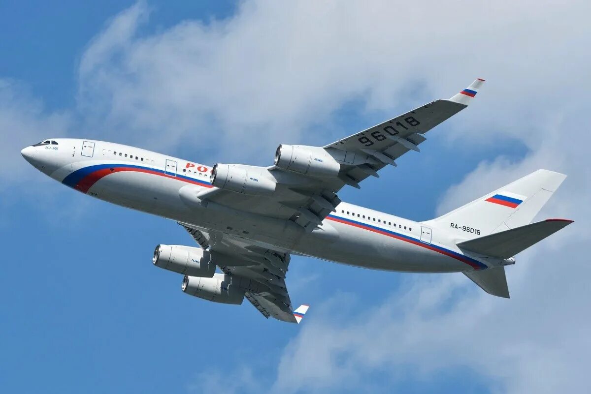 Ил-96-300. Гражданские пассажирские самолеты. Ил 96 400. Ил-96-400м. Гражданский самолет ил 96.