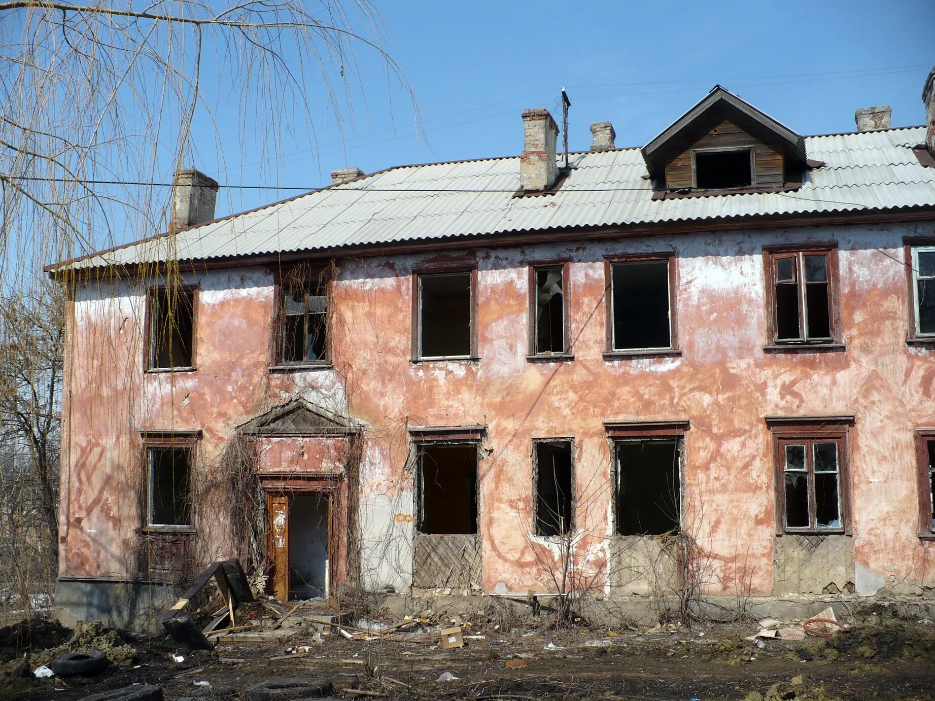 Снос домов в московской области. Московское шоссе 10. Облезлые двухэтажки. Двухэтажки управа. Саввино улица Ленина двухэтажки.