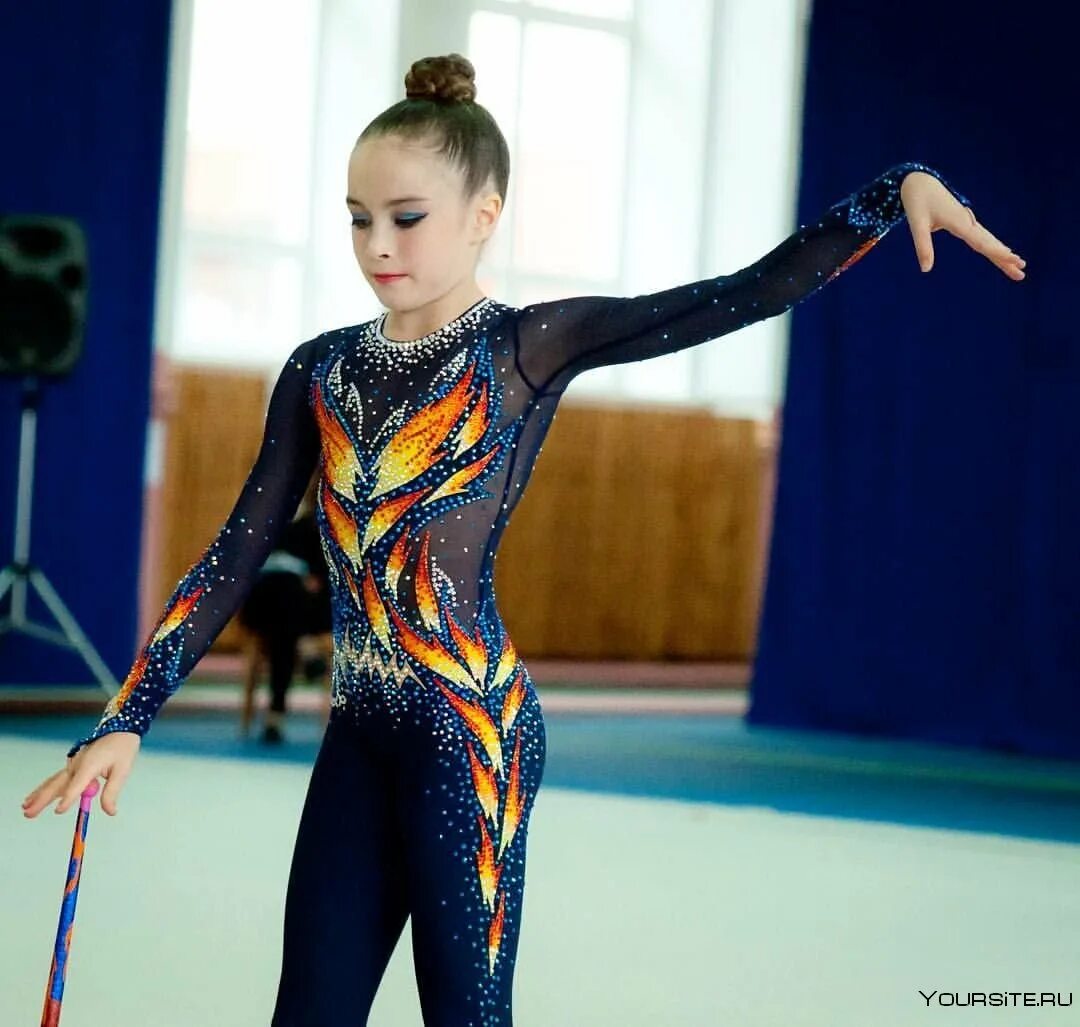 Комбинезон для художественной гимнастики. Костюм воздушной гимнастки. Костюм для воздушного кольца. Костюмы для воздушной гимнастики для выступлений. Костюмы для воздушной гимнастики для выступлений.