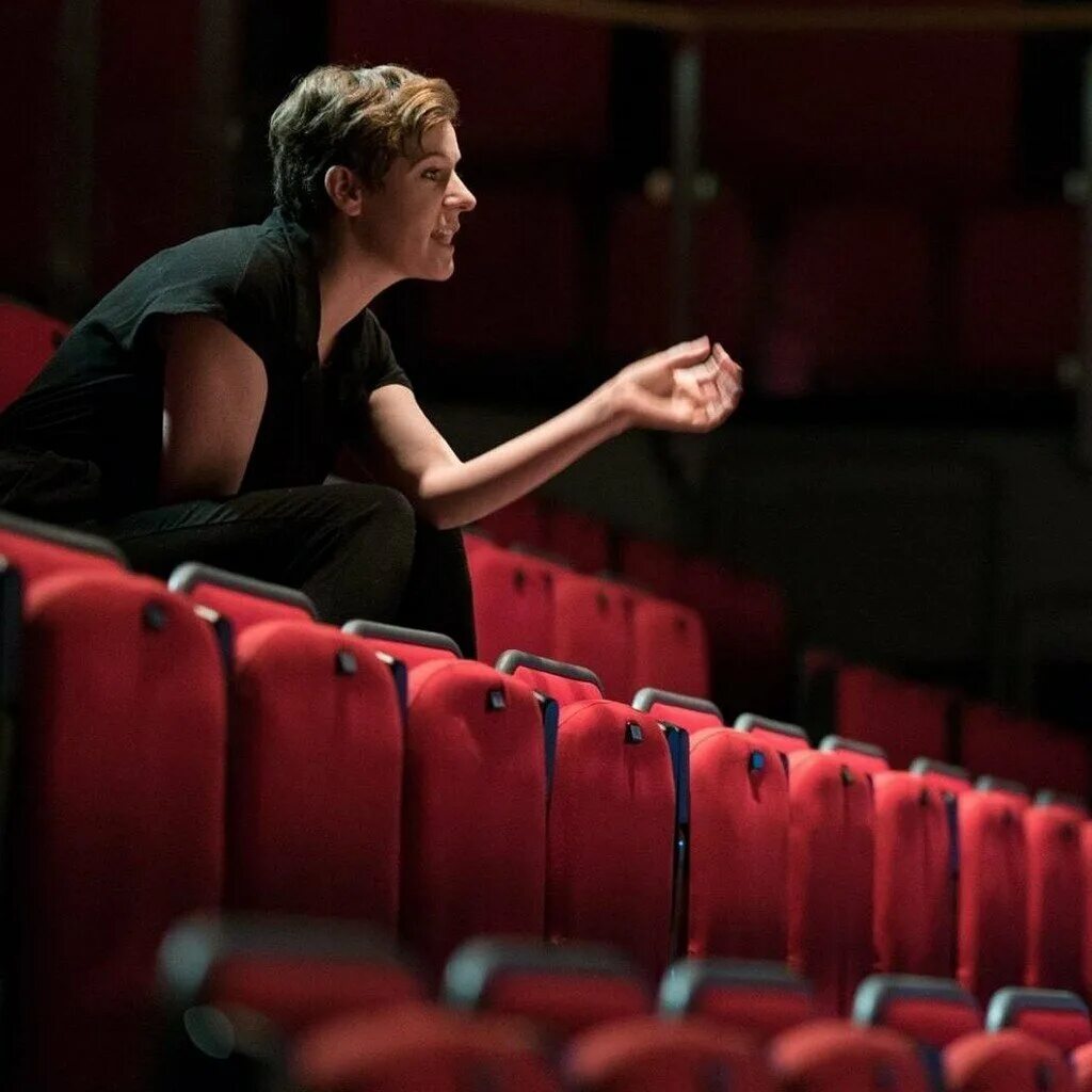 "горки 10" спектакль дмитрия крымова. главный человек в театре. главный человек в театре. люди в театре. евгения крюкова театр.