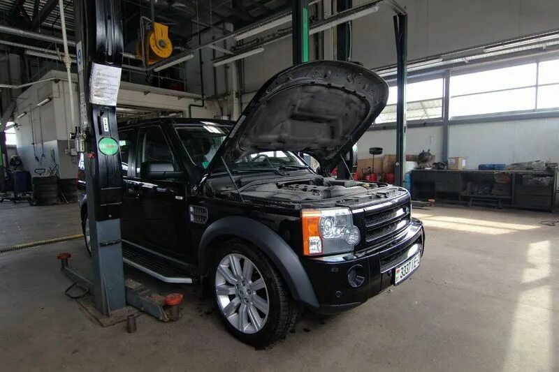 Ленд Ровер Дискавери 3 дизель на подъёмнике. Подъёмник для Land Rover Discovery. Land Rover на подъемнике. Ремонт ленд Ровер Дискавери 3. Ремонт ленд ровер дискавери