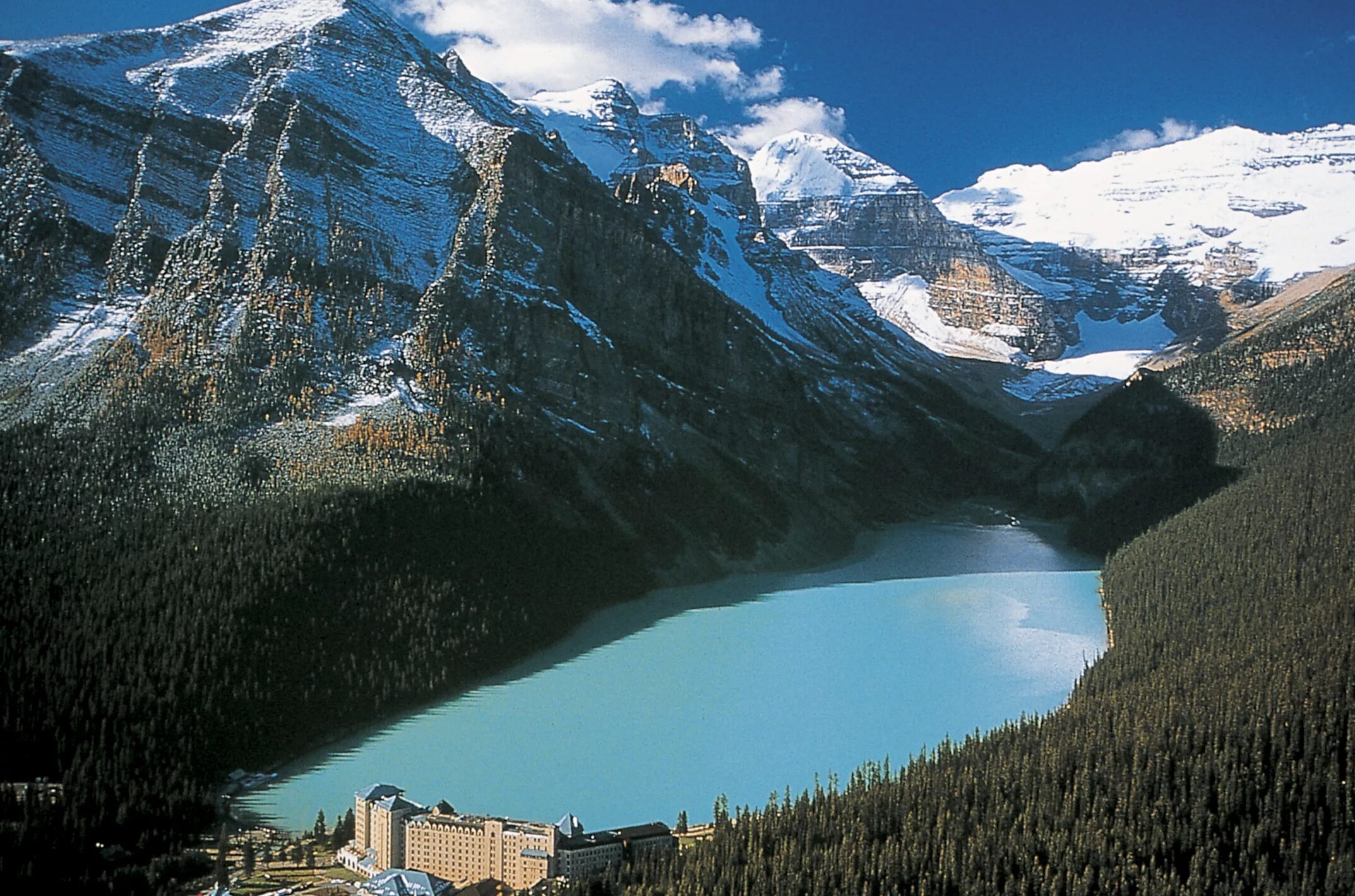 Canada lakes. Озеро Луиз национальный парк Банф. Озеро Лейк Луиз Канада. Ледниковое озеро Морейн, Канада.