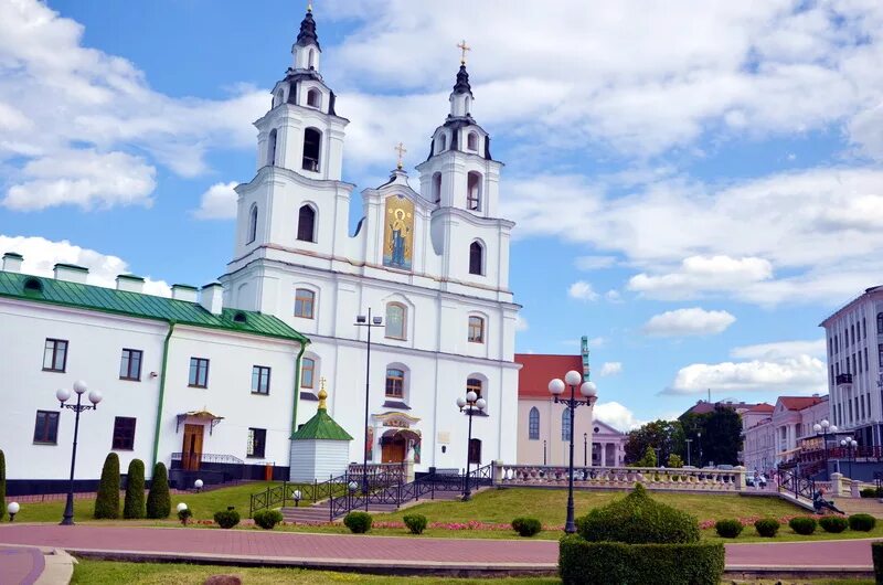 площадь независимости (минск) площади минска. квартал верхний город минск. площадь незалежности в минске. верхний город минск. беларусь минск старый город.