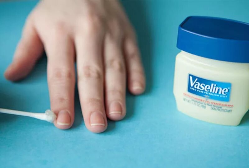 Вазелин. Vaseline для ногтей. Вазелин для кутикулы. Вазелин использование. Вазелином можно мазать губы