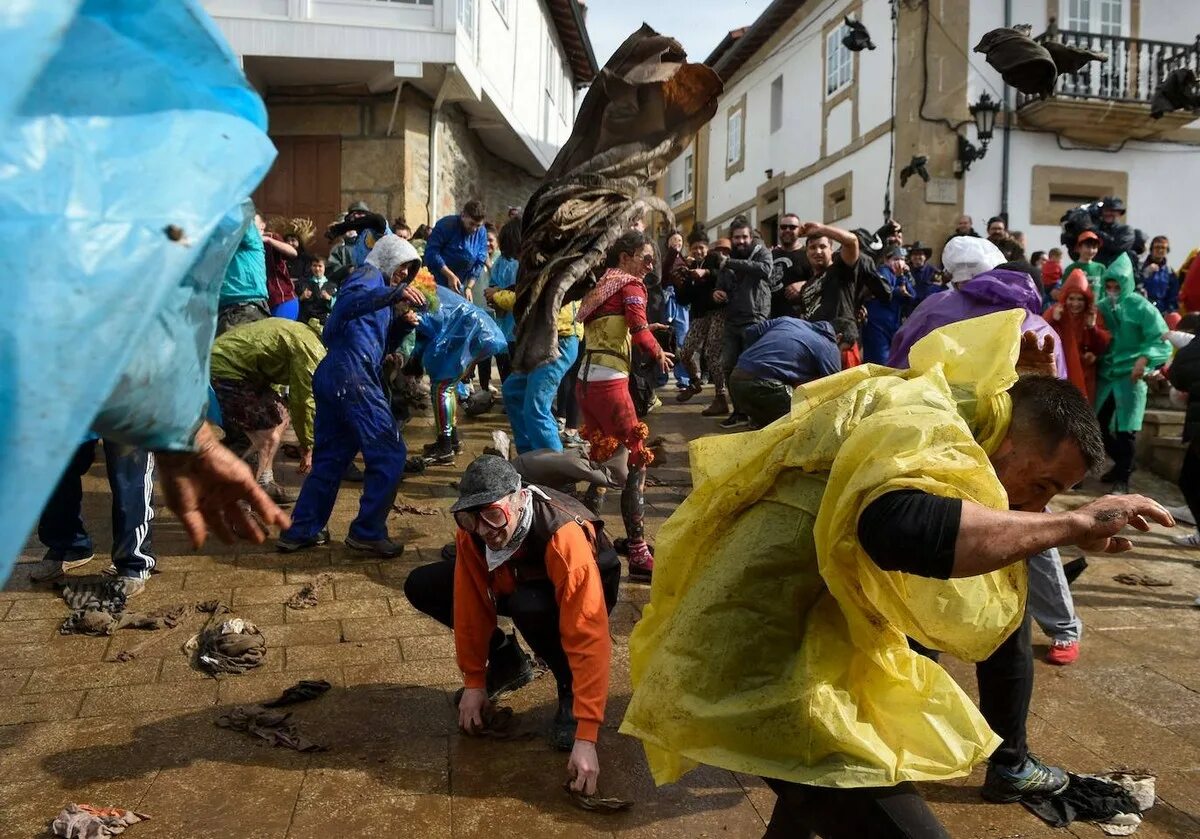 Битва за грязную дорогу. Грязная битва новосибирск. столица испании грязная. испанский бой.