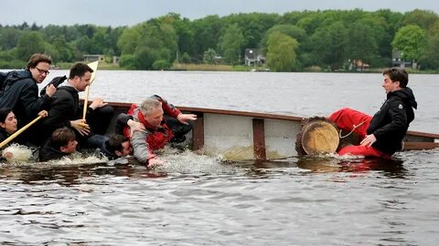 Плыли по какому реке
