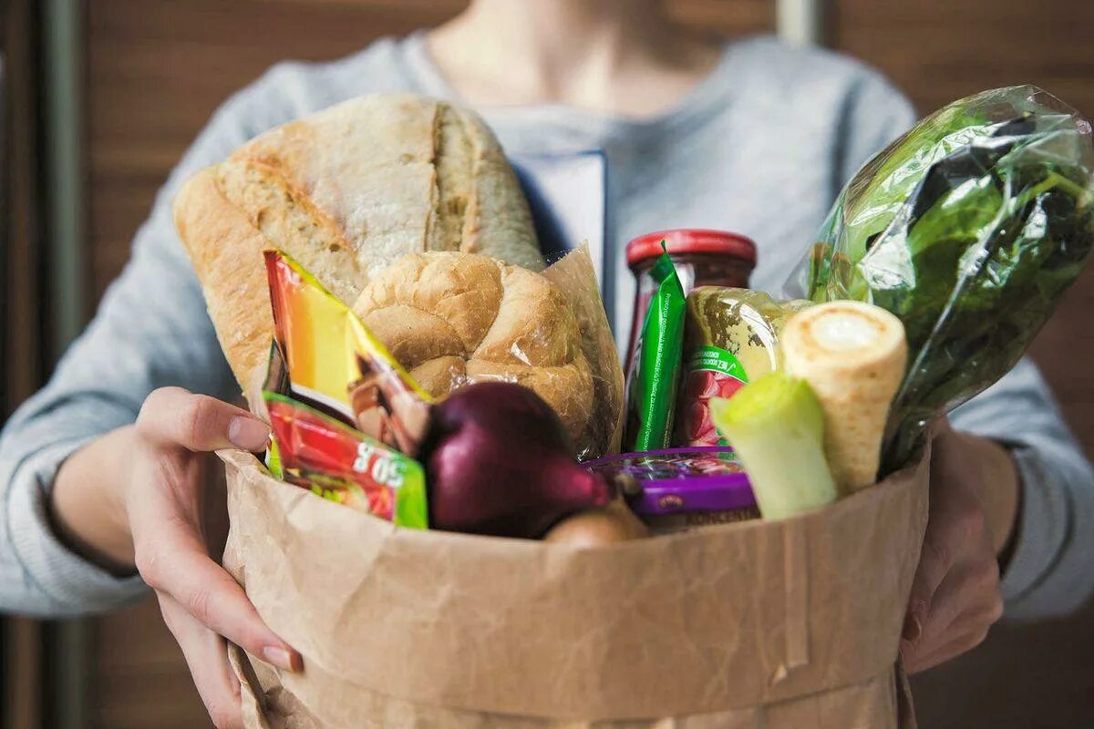 Доставка. Вручает подарок. Продукты. Желательно принести. Желательно принести.