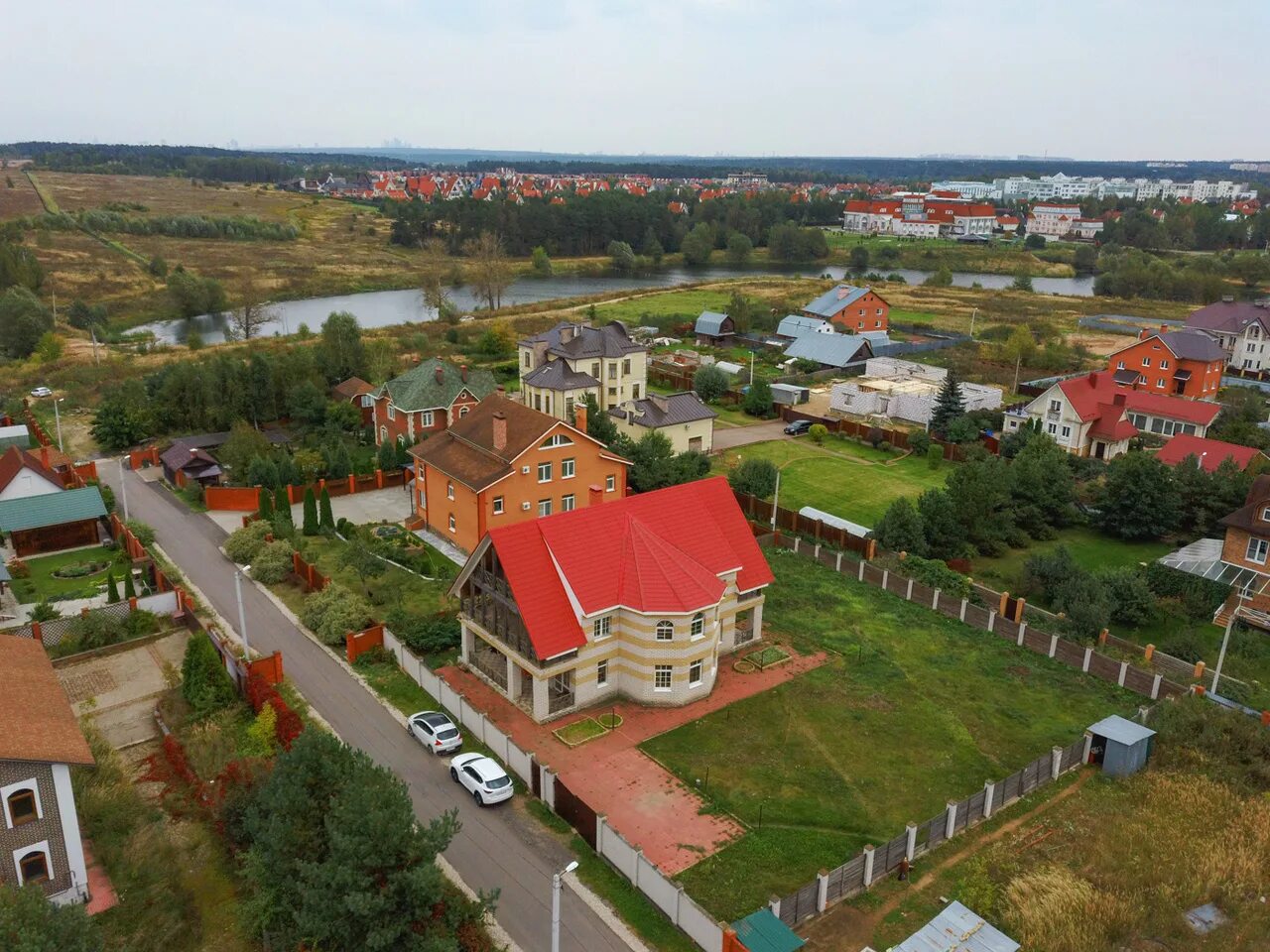 Дома в красногорском челябинская область. Село Петрово-Дальнее Красногорский район. Красногорск село Петрово-Дальнее. Московская область Красногорский район село Петрово-Дальнее. Усадьба Петрово-Дальнее Красногорск.